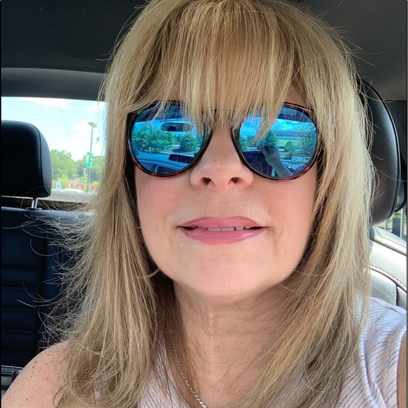 Meet your Posher, Christine - Picture 2 of 2